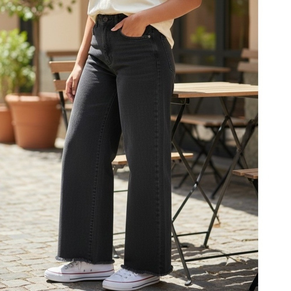 Shein Women Black wide leg High Waisted Frayed Raw Hem Size 6 Medium